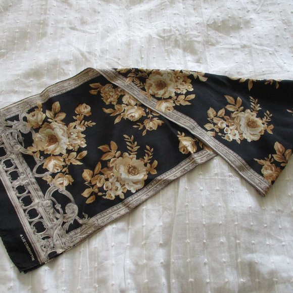 Black & gold oblong scarf - Picture 2 of 5